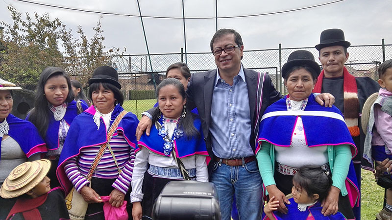 Fotos de jovenes de bogota con alcalde